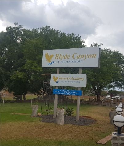 Entrance pole sign for Blyde Canyon Forever Resort